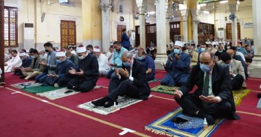 محافظ القليوبية ومدير الأمن يؤديان صلاة عيد الأضحى المبارك بمسجد ناصر ببنها.. لايف