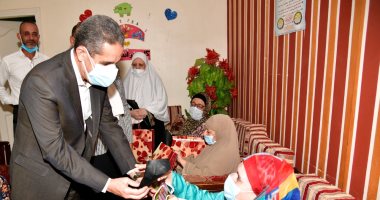 محافظ الغربية يحتفل بعيد الأضحى مع الأطفال والمسنين بطنطا