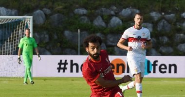شاهد حارس شتوتجارت يمنع محمد صلاح من تسجيل هدفه الأول في الموسم الجديد