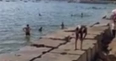 إقبال على الشواطئ المجانية بالإسكندرية فى أول أيام عيد الأضحى.. لايف