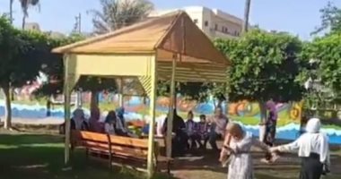 توافد الأهالى على شوارع كفر الشيخ والحدائق العامة المجانية.. لايف وصور
