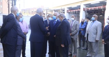 محافظ الجيزة يتفقد مجزر الوراق ويؤكد على فتح 23 مجزرا بالمجان.. صور