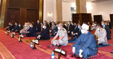 بدء صلاة العيد بمسجد مالك الملك بالعلمين الجديدة بحضور الرئيس السيسي