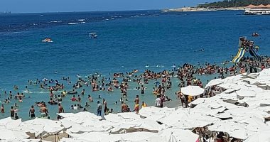 شواطئ الإسكندرية كاملة العدد فى ثانى أيام عيد الأضحى المبارك.. فيديو وصور