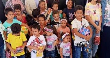 محافظة الإسماعيلية تحتفل بالأيتام فى العيد على شط بحيرة التمساح.. صور