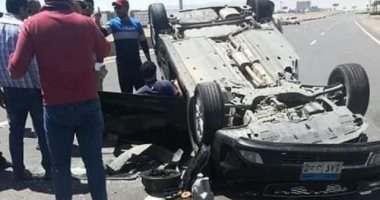 انقلاب سيارة ملاكى فى طريق بحيرة قارون بالفيوم