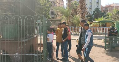إقبال متزايد على حديقة الحيوان بالزقازيق فى ثانى أيام عيد الأضحى.. مواطنون: أفضل متنزه للأسرة اقتصاديا.. مدير الحديقة: نشدد على الالتزام بإجراءات الوقاية.. ولدينا 30 نوعا جديدا من الحيوانات والفصائل النادرة 