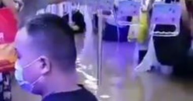 شاهد دخول مياه الفيضانات عربات مترو الأنفاق فى الصين إثر انهيار سد تشنجتشو