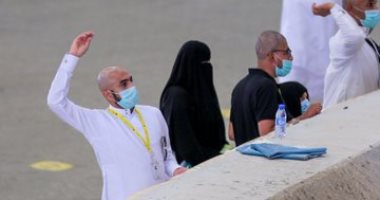 في يوم «القر».. ضيوف الرحمن يرمون الجمرات الثلاث