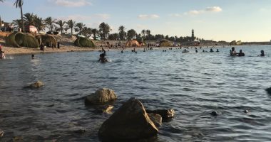 شواطئ شمال سيناء تشهد إقبالا من الأهالى فى رابع أيام العيد