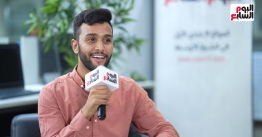 المنشد مصطفى أبو رواش يغنى في حب الله ونبيه على تليفزيون اليوم السابع