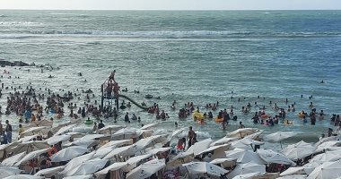 غرق 15 شابا بالإسكندرية بالعيد ورفع الرايات الحمراء لحماية الزائرين.. فيديو