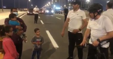 "رب أسرة" فى العلمين للرئيس السيسي: "ربنا يباركلنا فيك يا ريس احنا ولادك"