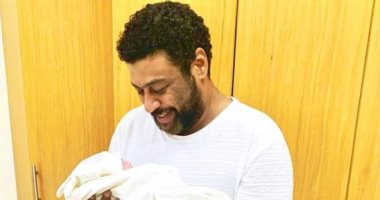 محمد جمعة يحتفل بولادة طفلته: "الحمد لله كثيرًا ربنا كرمنى.. كاميليا"