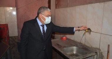 محافظ المنيا يتابع أعمال إصلاح ماسورة مياه بحى الأخصاص.. صور