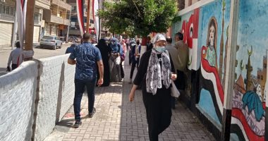 توافد طلاب الثانوية العامة على اللجان بكفر الشيخ لأداء امتحان الفيزياء.. لايف
