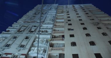 بدء إزالة عقار مائل مكون من 17 دورا بالإسكندرية صباح اليوم.. إخلاء العقارات المجاورة له لحين التأكد من سلامتها.. المحافظ: تقديم ملف العقار للنيابة العامة.. ويؤكد: هناك 164 عقارا مائلا فى المحافظة بنسب متفاوتة