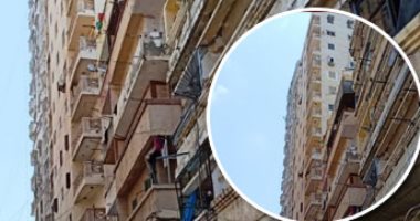 "عقار الأنفوشى" قصة مبنى كشف عن 164 عقارا مائلا بالإسكندرية.. البناء 19 طابقا بدون ترخيص.. السكان يروون تفاصيل الكارثة: مؤجر محلات أزال حوائط بالدور الأرضى.. ولجنة هندسية توصى بإزالة الطوابق العلوية..فيديو وصور