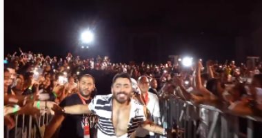 تامر حسني يتألق في أغنية "صعبة" بحفل العلمين الجديدة.. فيديو