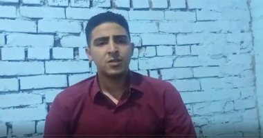 محمد شاب صاحب حنجرة ذهبية يبدع فى تجويد القرآن 