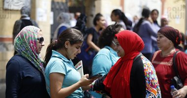 توافد ودخول طلاب الثانوية العامة لجان الامتحان وسط إجراءات احترازية.. صور