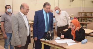 رئيس جامعة سوهاج يتفقد امتحانات دراسات التربية والتكنولجيا والتعليم.. صور