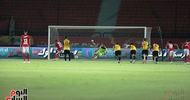 معلول يشارك ويسجل في مباراته رقم 100 مع الأهلي بالدوري