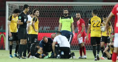 طبيب الأهلي يتدخل لعلاج ثنائي الإنتاج بعد التحام فضائي.. فيديو
