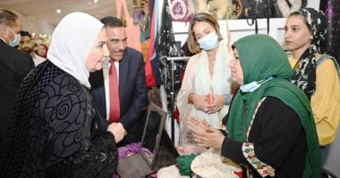 250 منتجا حرفيا من 12 محافظة يشاركون فى معرض "ديارنا" بمارينا