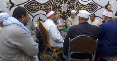 لجنة المصالحات بالأزهر الشريف بالفيوم تنهى خصومة ثأرية بين عائلتين.. صور