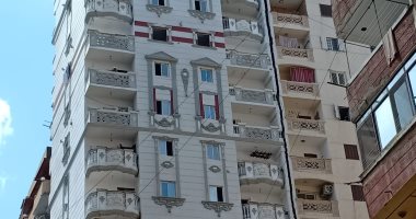 عقار مائل مكون من 17 طابقا بالإسكندرية ينتظر الإزالة الفورية .. لايف 