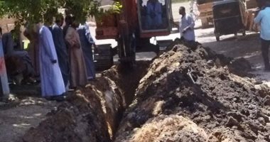 "حياة كريمة" بالأقصر تواصل إحلال وتجديد شبكة المياه المتهالكة بقرى إسنا.. صور
