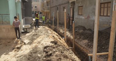 بدء حفر خطوط الصرف الصحى بقرية كوم الصعايدة فى بنى سويف ضمن "حياة كريمة"