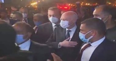 الرئيس التونسى قيس سعيد يتجول بوسط العاصمة ويتفقد مقر وزارة الداخلية.. صور