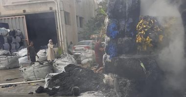 السيطرة على حريق محدود بمصنع منسوجات بالعاشر من رمضان.. صور