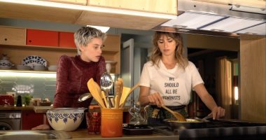 كل ما يجب معرفته عن فيلم افتتاح مهرجان فينسيا Madres paralelas