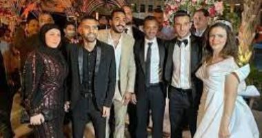 مؤمن زكريا ونجوم الأهلى يحتفلون بزفاف حمدى فتحى.. فيديو