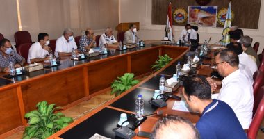 محافظ مطروح يوجه بعمل خريطة مجمعة لشبكات المرافق بالطريق الساحلى