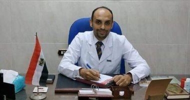 فريق طبى بمستشفى بنها الجامعى يستخرج "دبوس تنجيد" من صدر عامل.. فيديو