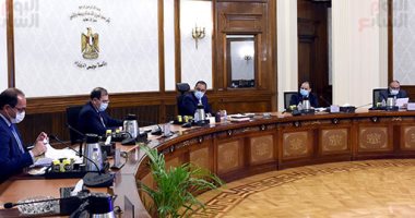 رئيس الوزراء يستعرض أداء موازنة الهيئة العامة للبترول للعام المالى الماضى.. صور