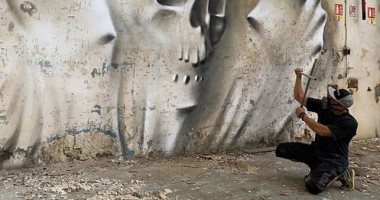 فرنسي يذهل الجميع بقدرته على تحويل الأماكن العامة إلى جرافيتي.. ألبوم صور