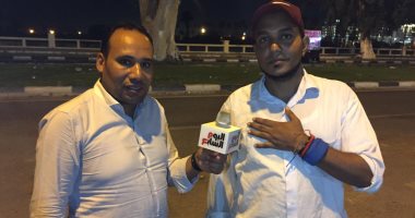 بائع لعب أطفال بالإسماعيلية يبدع في تقليد الكينج محمد منير.. فيديو لايف