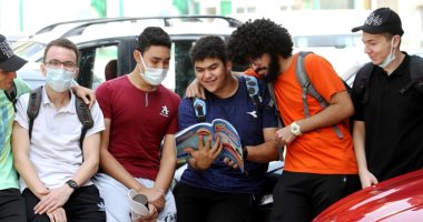 توافد طلاب الثانوية على اللجان استعدادا لأداء امتحان الديناميكا 