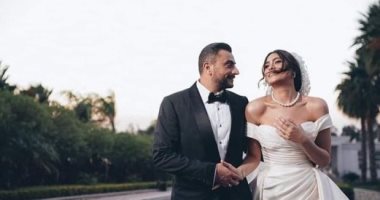 هاجر احمد تتألق بفستان من زهير مراد فى جلسة تصوير مع زوجها