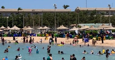 إقبال كبير على شواطئ الغردقة.. وهذه قائمة أسعار المصيف.. فيديو