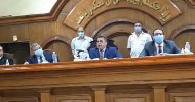 لحظة محاكمة سيدة اشتركت مع أبنائها لقتل زوجها بعد تعديه على ابنته بالشرقية