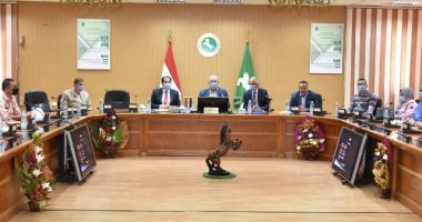 محافظ الشرقية يبحث مع مسئول بالتنمية المحلية ملف تقنين أراضى أملاك الدولة