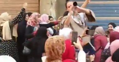 رقص على المزمار البلدى بدسوق احتفالا بانتهاء امتحانات الثانوية العامة للشعبة الأدبية