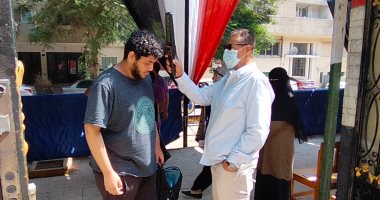استخدام العصا الإلكترونية فى تفتيش طلبة الثانوية العامة لمواجهة الغش