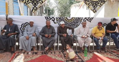 ختم القرآن 23 مرة فى شهر.. حكايات عن الشيخ المتوفى أثناء التلاوة فى عزاء..لايف